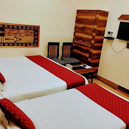 Bhagyashree Guest House 2 Km To Vishwanath Temple, Ganga Ghat Parking Available Варанаси Экстерьер фото