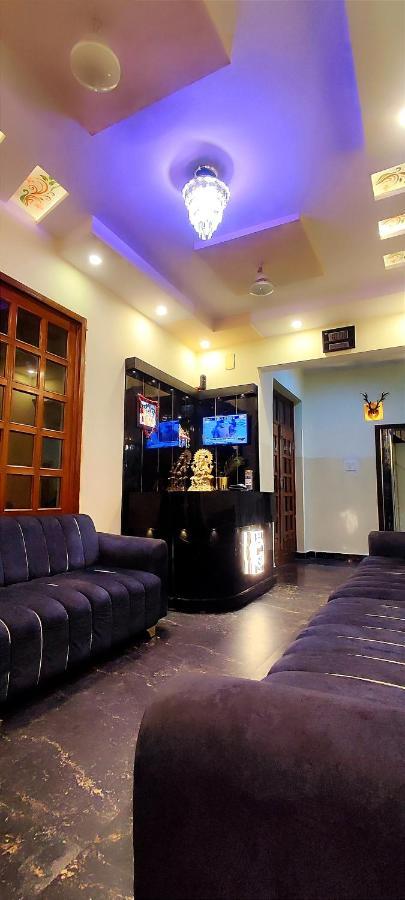 Bhagyashree Guest House 2 Km To Vishwanath Temple, Ganga Ghat Parking Available Варанаси Экстерьер фото