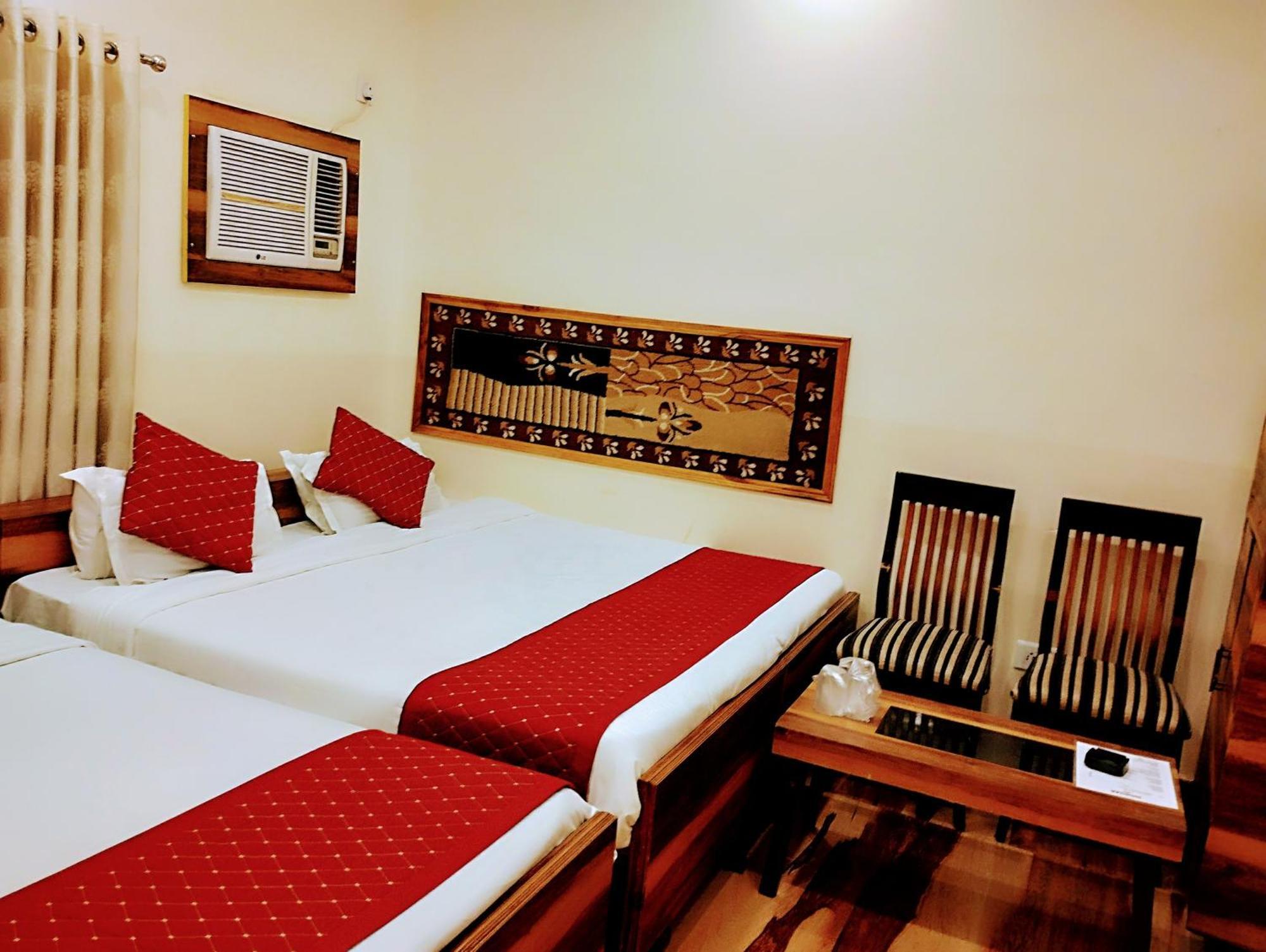 Bhagyashree Guest House 2 Km To Vishwanath Temple, Ganga Ghat Parking Available Варанаси Экстерьер фото