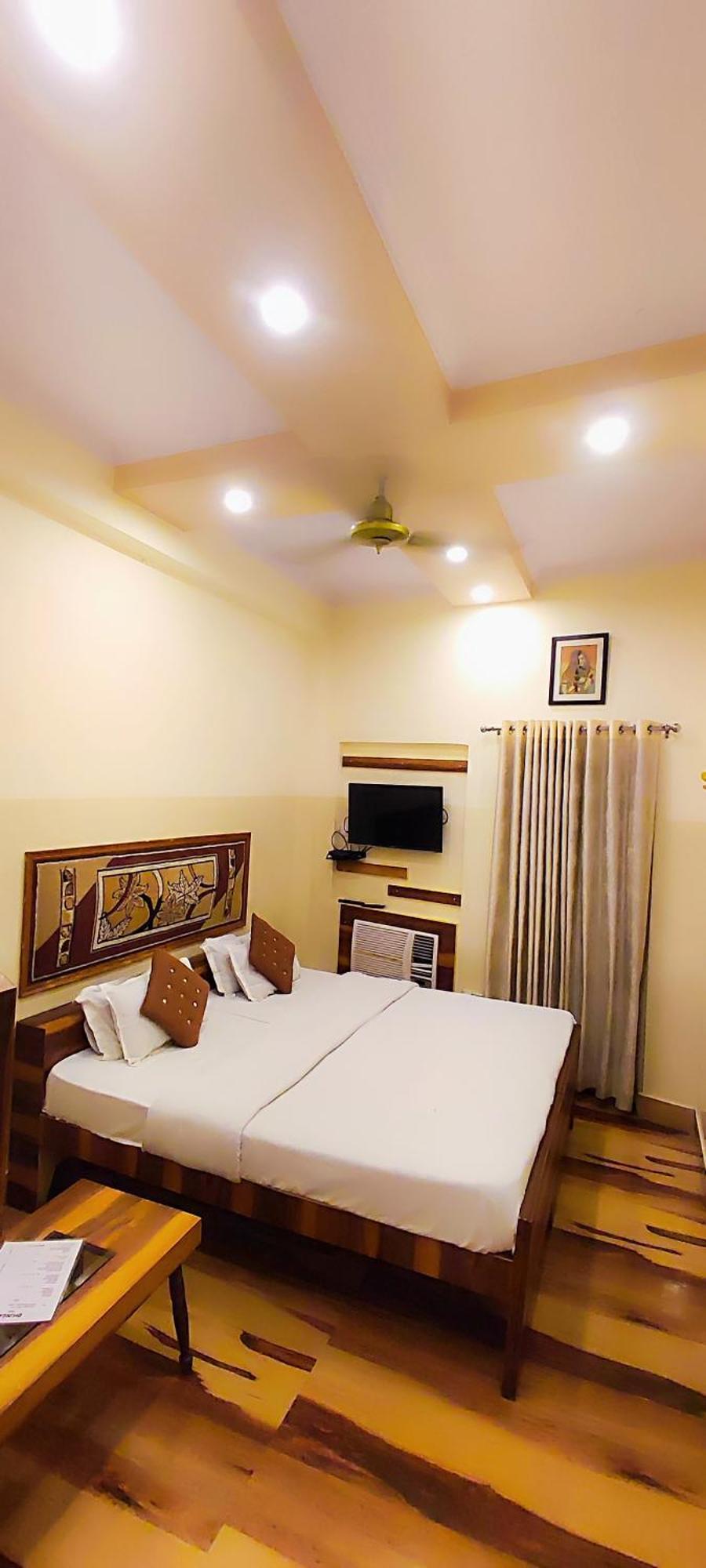 Bhagyashree Guest House 2 Km To Vishwanath Temple, Ganga Ghat Parking Available Варанаси Номер фото